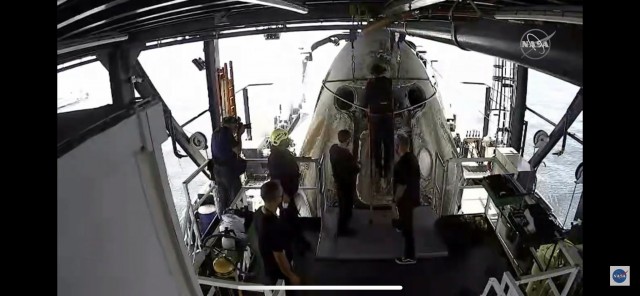 Прямо сейчас в прямом эфире посадка SpaceX DM-2