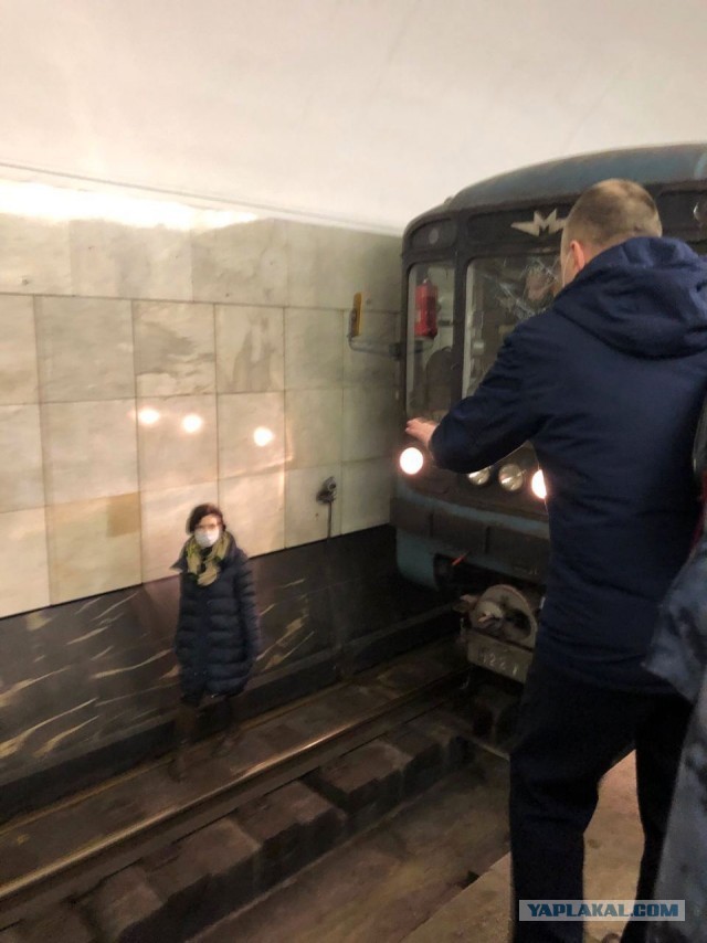 Попытка суицида в Москве на ст. метро Сухаревская