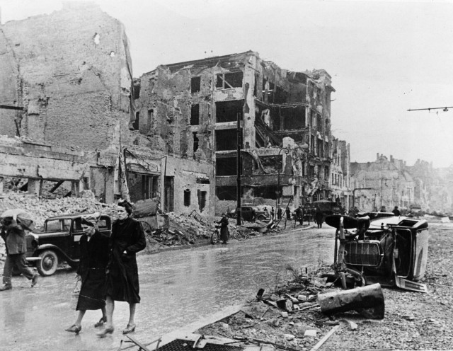 Фотографии связанных с историей Красной и Советской Армии.