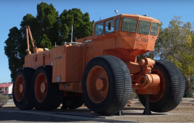 Головная часть самого большого автопоезда, показываем, что внутри
