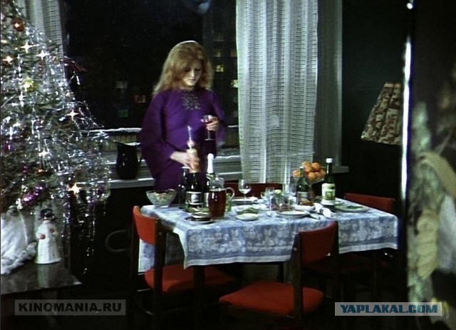 В соцсетях запостили фото новогоднего застолья 1974 года