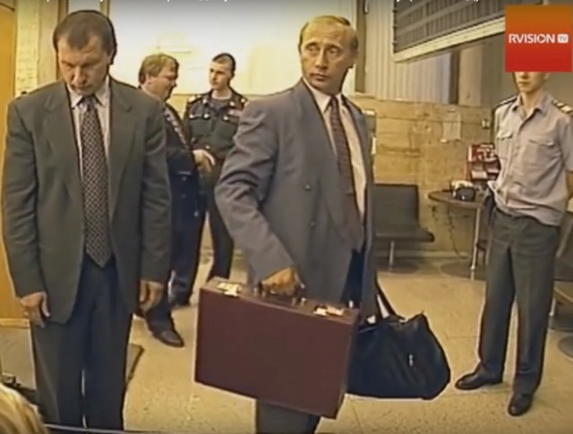 «Народ подраспустился». Депутат Госдумы Матвеев записал видео, полное горечи. Скрепы сумками ломают