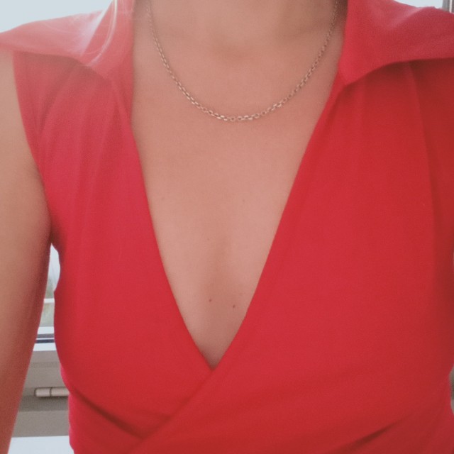 Холодно девушке