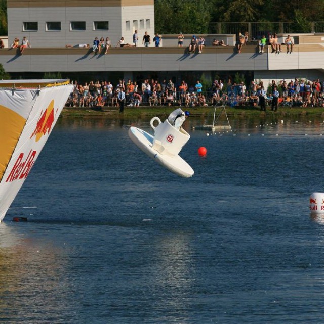 Red Bull Flugtag 2015: полет головы Михалкова