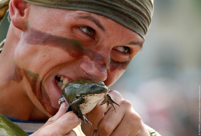 Японский мастер делает реалистичные леденцы. Этому рецепту 1200 лет!