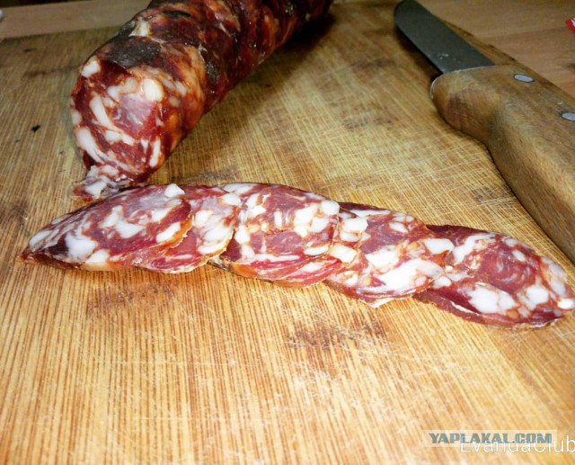 Кнуты, сыровяленые колбаски к пиву.