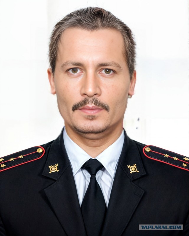 Сегодня узнал, что если в яндекс вбить "джек воробей", яндекс обиженно исправит на Капитан Джек Воробей