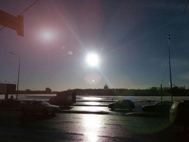 Неизвестный светящийся объект в небе Санкт-Петербурга