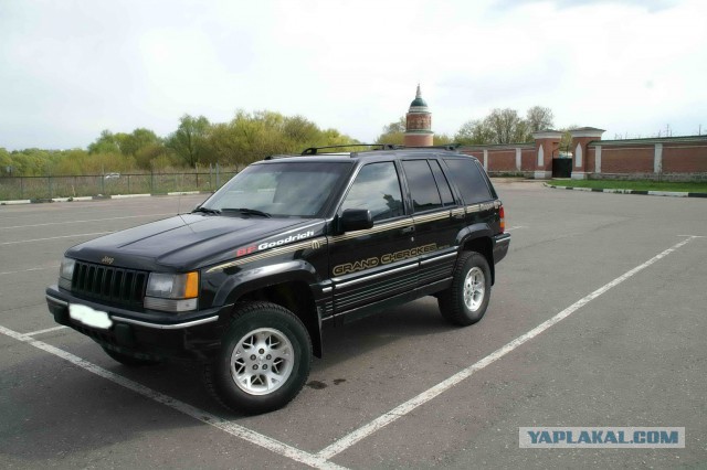 Старый Grand Cherokee, на тестовой трассе "Jeep Territory"