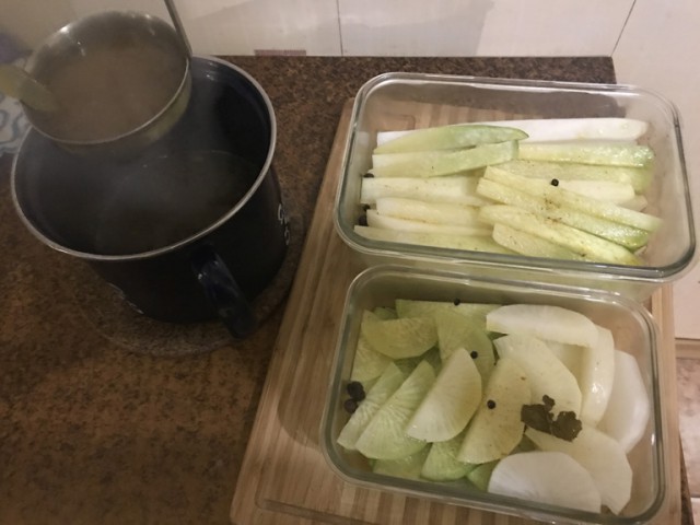 Корейская маринованная редька Танмуджи