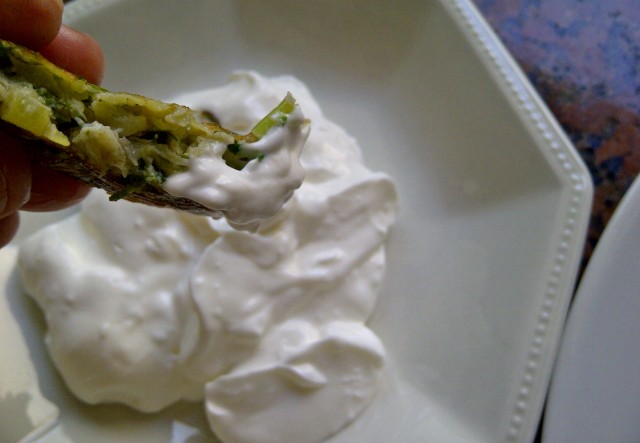 Пикантный салат из кабачков.