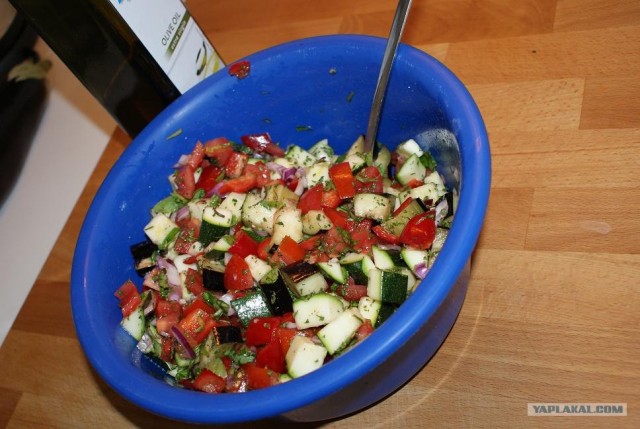 Ноги, хвосты… главное – крылья!, Кура-International–2, куриные крылья