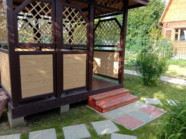 Ступеньки к беседке