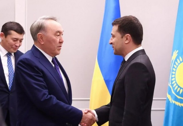 Назарбаев с семьей покинул Казахстан