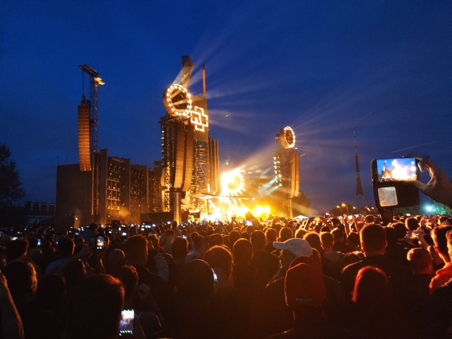 Вот так выглядел концерт Rammstein со стороны