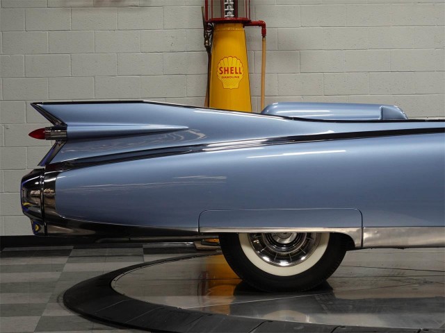 'CadMad' 1959 Cadillac Eldorado Brougham. Своеобразных автофото пост.