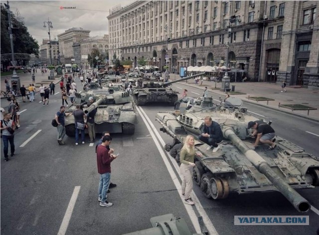 Выставка подбитой техники в СПб