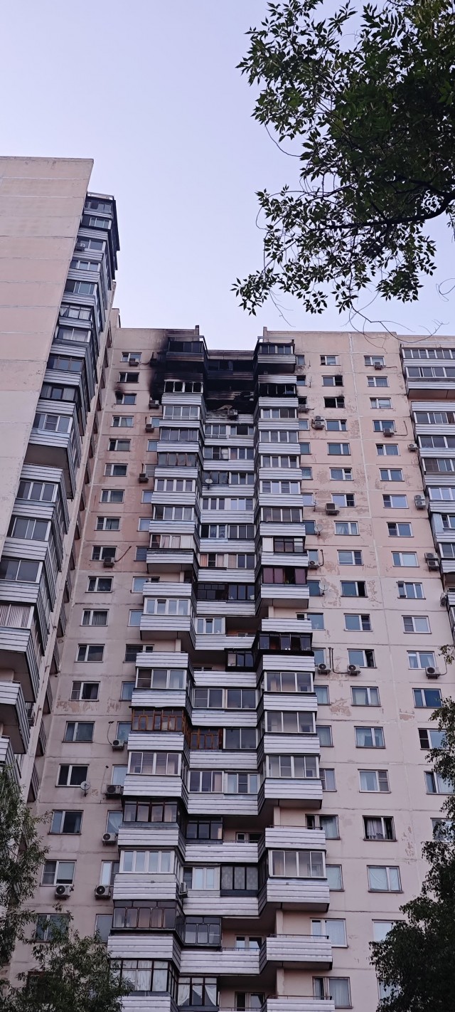 Два человека пострадали от сильного пожара в многоэтажке в Северном Чертаново