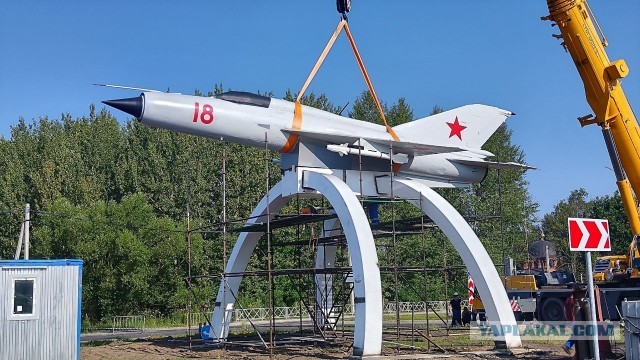 Самолёт на улице Гагарина в г. Рыбинске