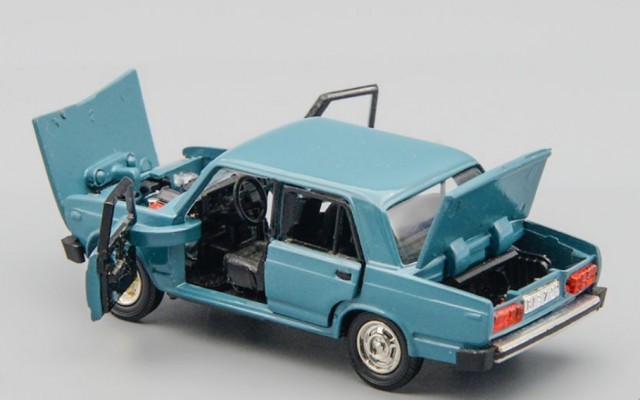 АвтоВАЗ в коллабе с российским аналогом LEGO выпустил конструкторы по Жигулям.