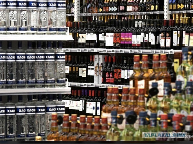 Крепкий алкоголь предложили убрать из продуктовых магазинов