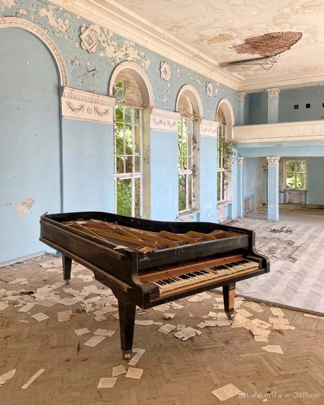 Заброшенный санаторий Маяк с шикарным роялем в Гаграх