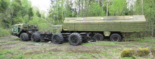 Брошенные ракетовозы РВСН возле бывшей базы утилизации ракетной техники
