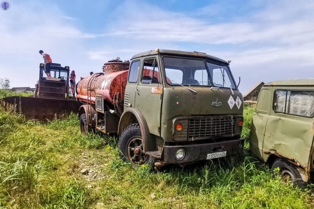 Брошенная техника, ржавеющая на заброшенном острове Аскольд