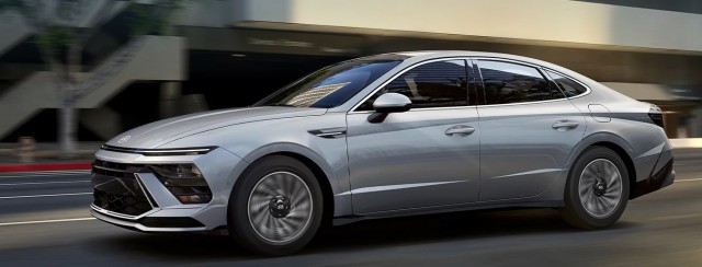 В России — «драматический обвал рынка», а в Казахстане — стремительный рост, который возглавили Hyundai, Chevrolet и Kia
Данные за март 2025