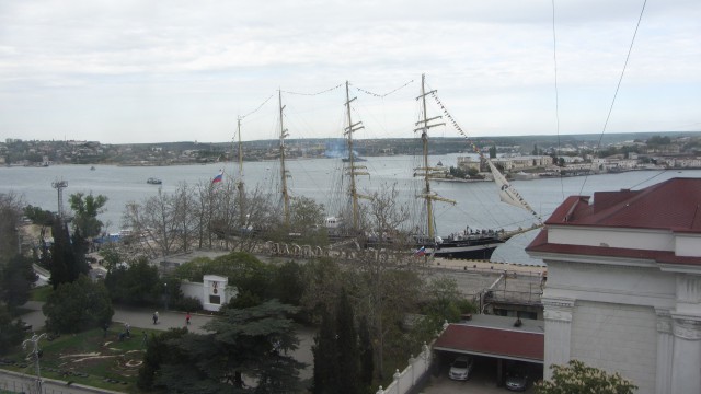 Барк "Крузенштерн" заходит в Севастополь