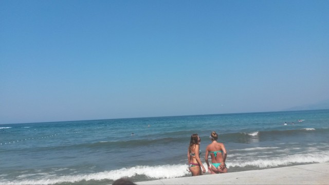Украинец Запорожский не поделил турецкий пляж с русскими женщинами