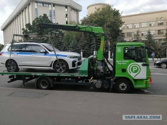 В автопарке полиции Москвы заметили внедорожники BMW X7