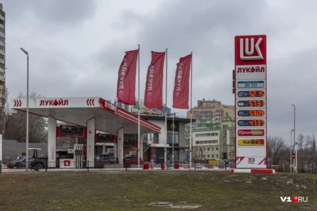 «Вы что, бунта хотите?»: в Волгограде снова переписали ценники на заправках