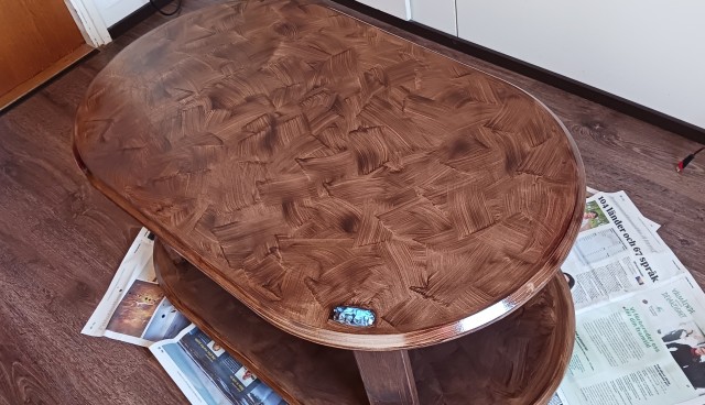 Покрасил стол (своеобразно)