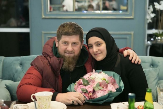 Владимир Путин наградил старшую дочь Рамзана Кадырова Айшат медалью «За заслуги перед Отечеством» II степени