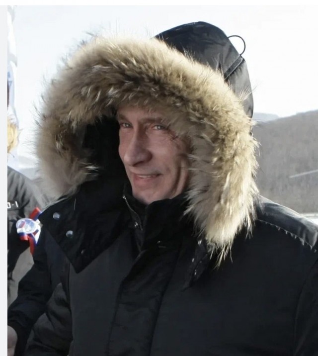 Мулатка показала, что люди с севера носят пуховик неправильно.