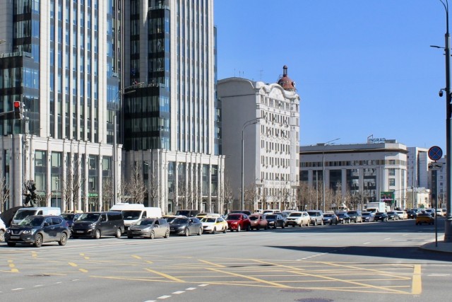 Москва при Брежневе и сейчас на 20 кадрах сделанных в одних и тех же местах