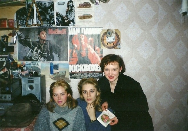 Девчата из 90-х и 00-х