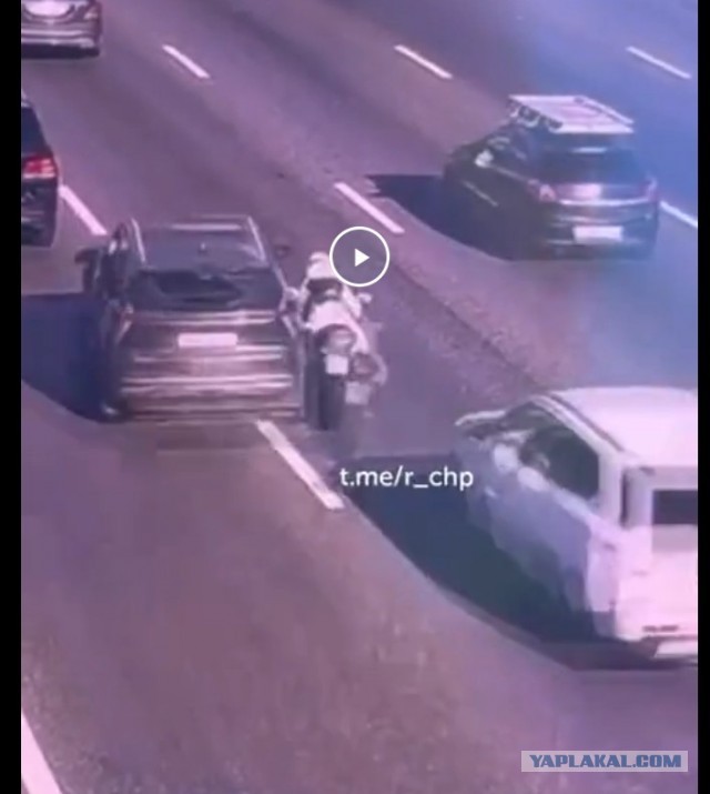 Плачет девушка в Инстаграме...