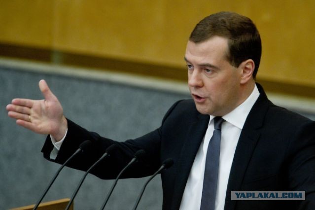 Д.Медведев: Россиянам придется менять работу
