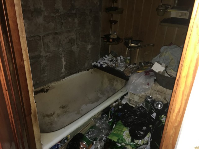 Это не притон бомжей, а комната геймера-стримера World of Warcraft