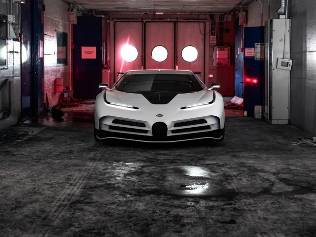 Bugatti представила фотографии своего нового гиперкара, который получил название Centodieci