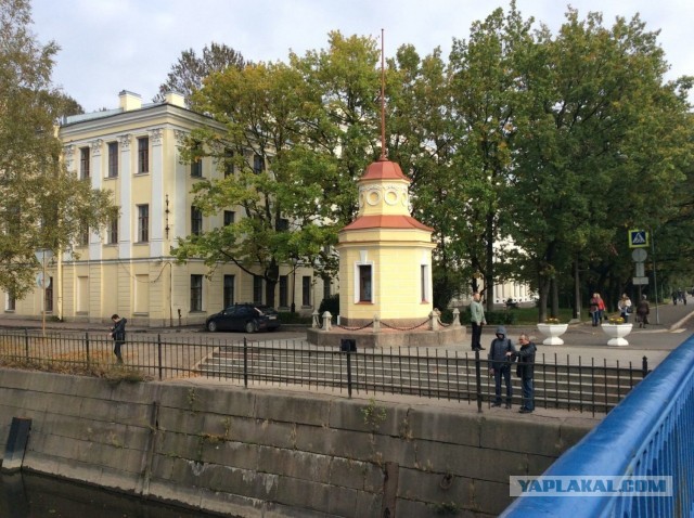 Незаметный памятник крошечной рыбке, спасшей десятки тысяч жизней во время блокады