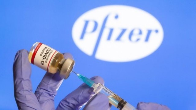 Двое участников испытаний, получивших вакцину Pfizer, умерли