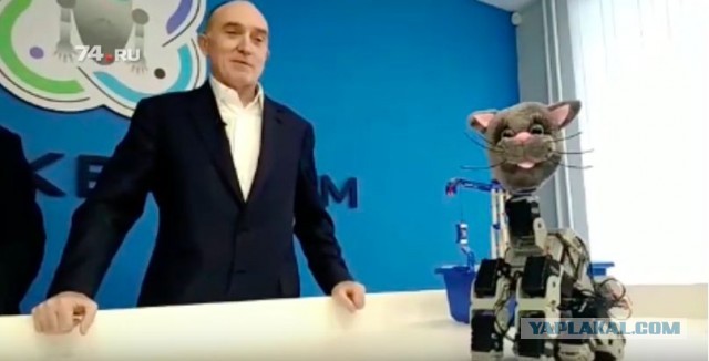 Японского робота-баскетболиста CUE научили вести мяч