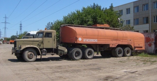 КрАЗ-257 – легендарный советский грузовик с кабиной на деревянном каркасе