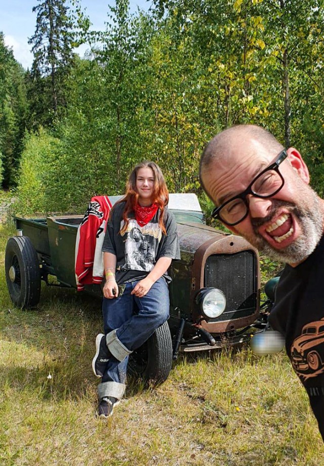 17 олдскульных фотографий мам и пап, показывающих, что в своё время они были ого-го