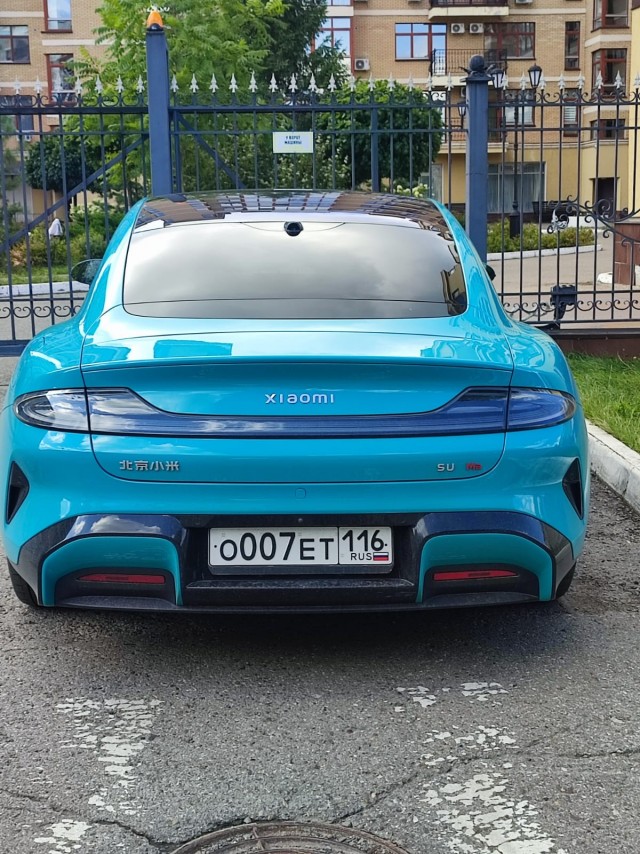 В Китае электрокар Xiaomi SU7 сам завёлся и уехал от хозяина, пока тот отдыхал у себя дома