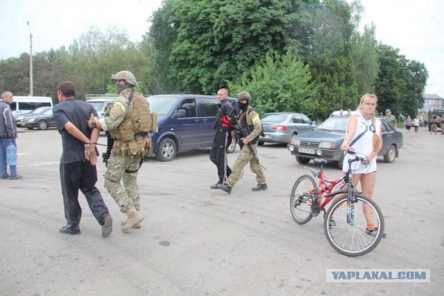 В Славянске огромные очереди