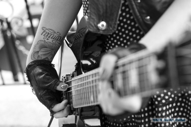 Девушки с гитарами